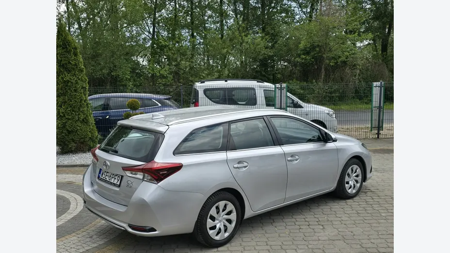 TOYOTA Auris -