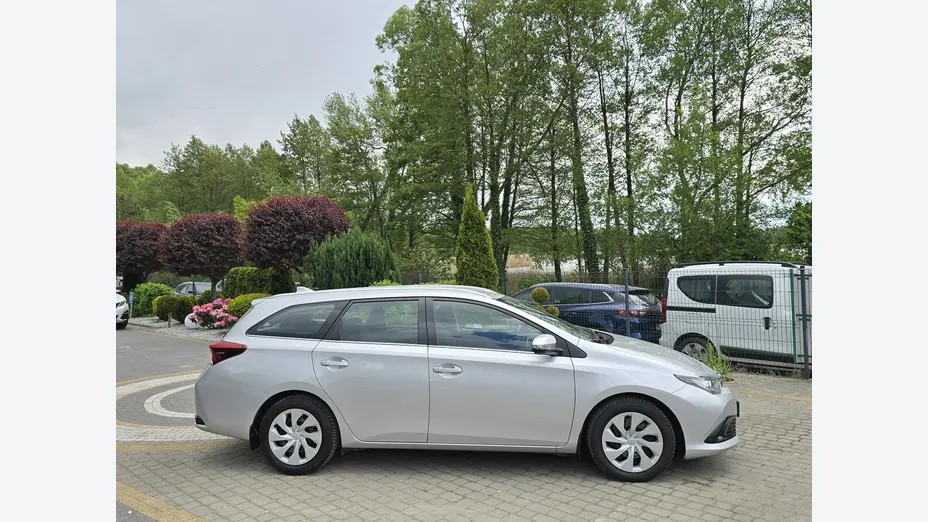 TOYOTA Auris -