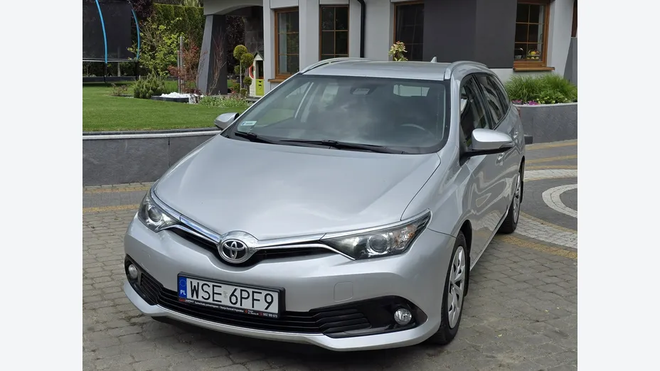 TOYOTA Auris -