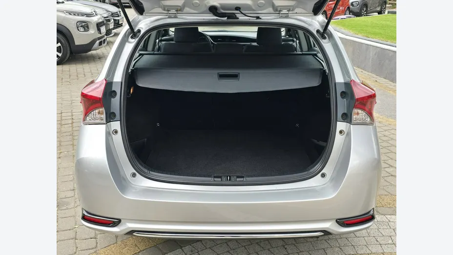 TOYOTA Auris -