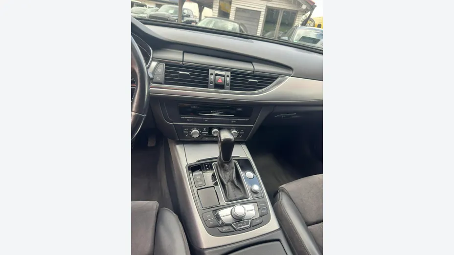 AUDI A6 -