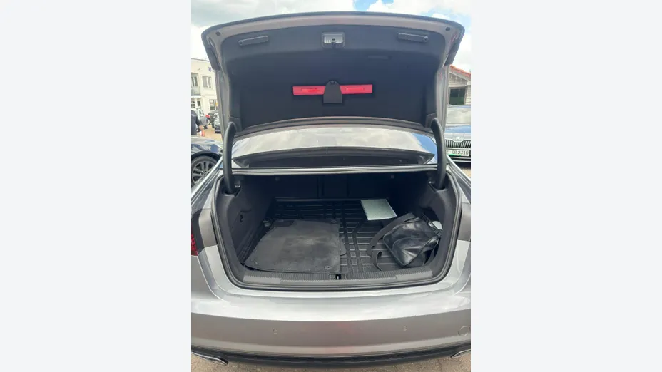 AUDI A6 -