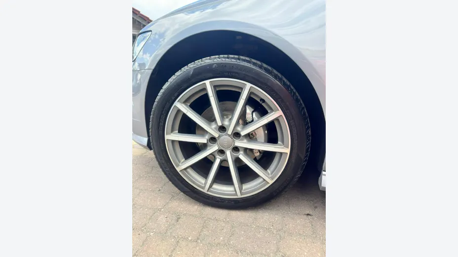 AUDI A6 -