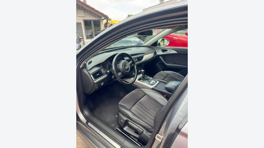 AUDI A6 -