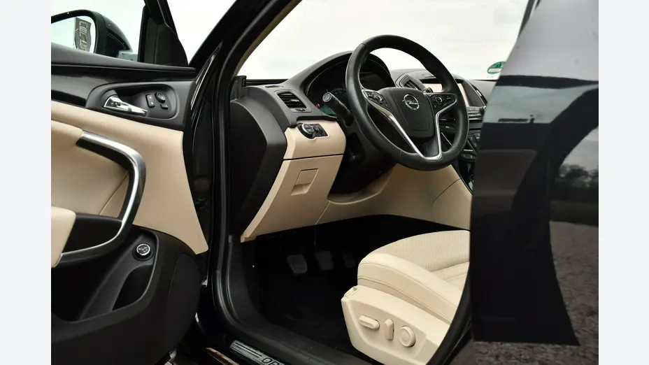 OPEL Insignia -