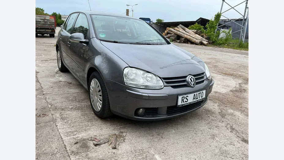 VOLKSWAGEN Golf -