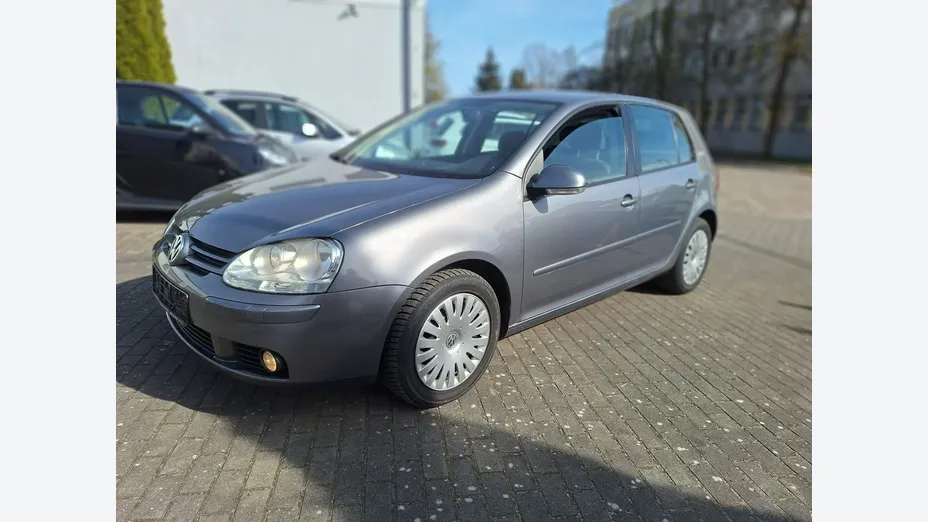 VOLKSWAGEN Golf -