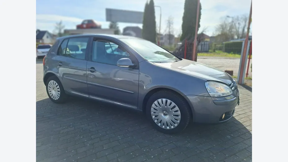 VOLKSWAGEN Golf -
