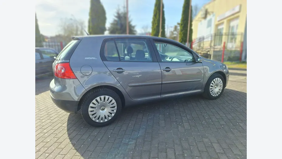VOLKSWAGEN Golf -