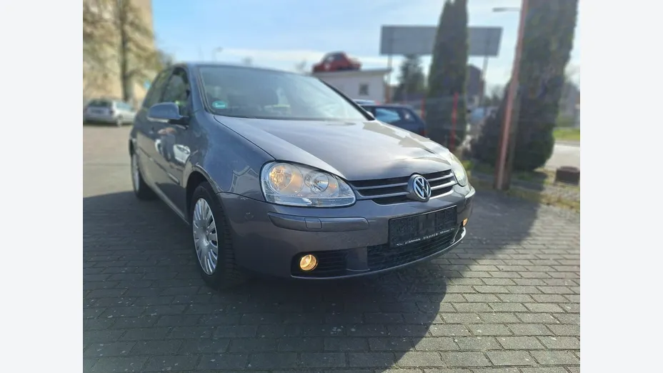 VOLKSWAGEN Golf -