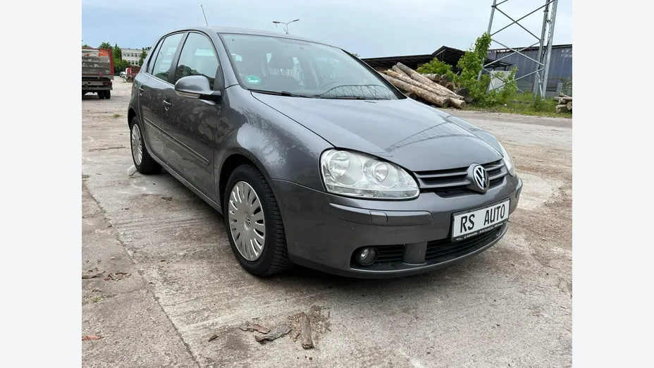 VOLKSWAGEN Golf -
