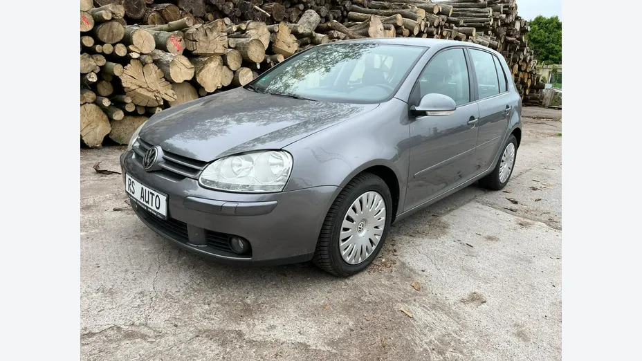 VOLKSWAGEN Golf -