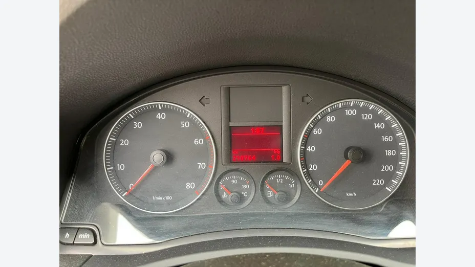 VOLKSWAGEN Golf -