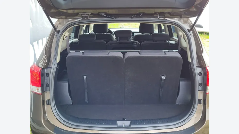 KIA Carens -