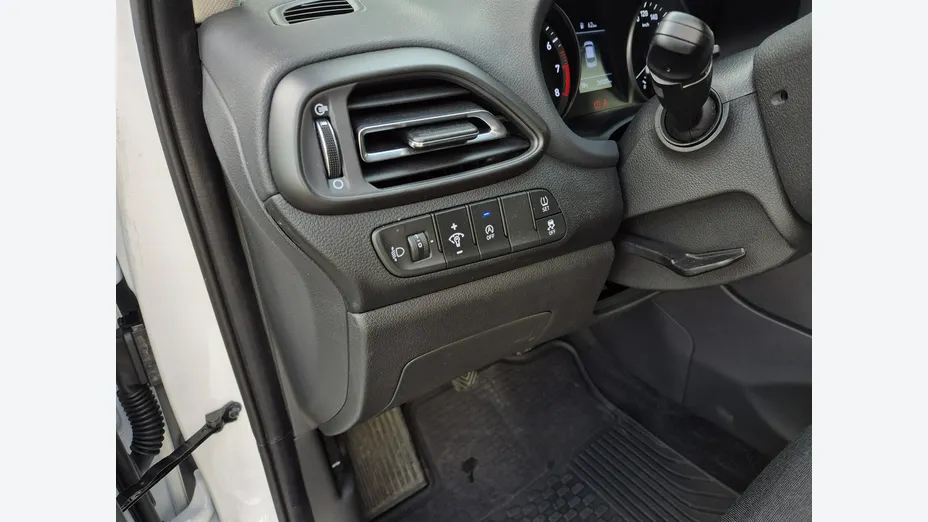 HYUNDAI i30 -