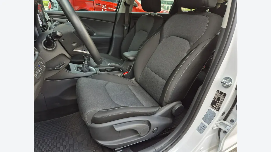 HYUNDAI i30 -