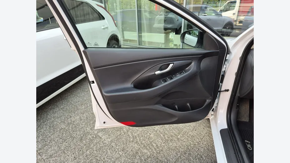 HYUNDAI i30 -