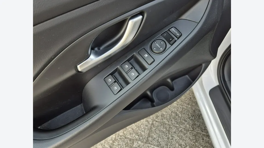 HYUNDAI i30 -