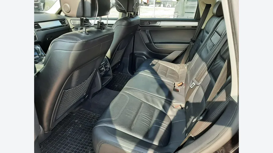 VOLKSWAGEN Touareg -