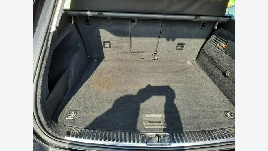 VOLKSWAGEN Touareg -