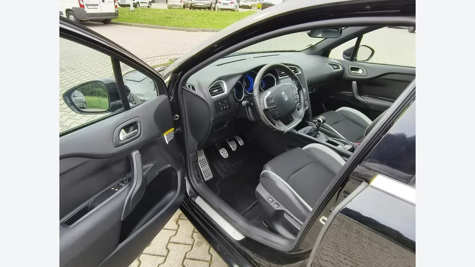 CITROEN DS4 -