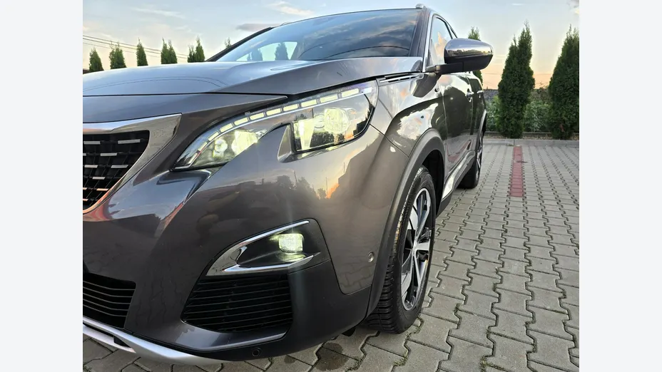 PEUGEOT 3008 -