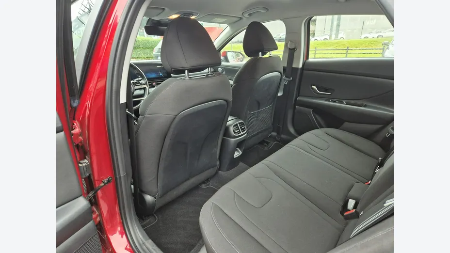 HYUNDAI Elantra -