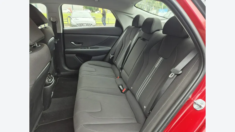 HYUNDAI Elantra -
