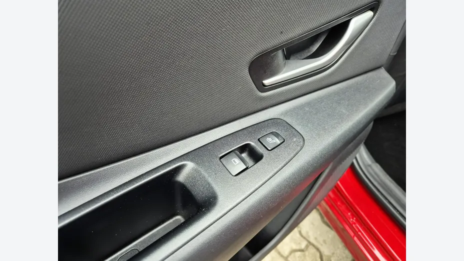 HYUNDAI Elantra -