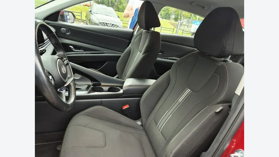 HYUNDAI Elantra -
