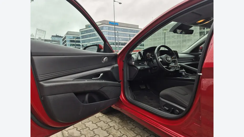 HYUNDAI Elantra -