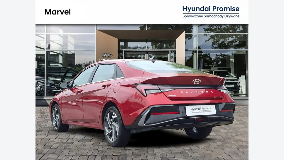 HYUNDAI Elantra -