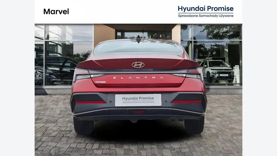 HYUNDAI Elantra -
