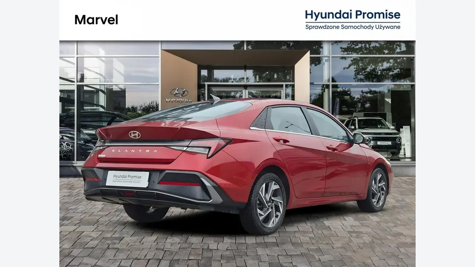 HYUNDAI Elantra -