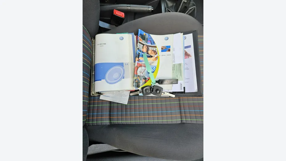 VOLKSWAGEN Polo -