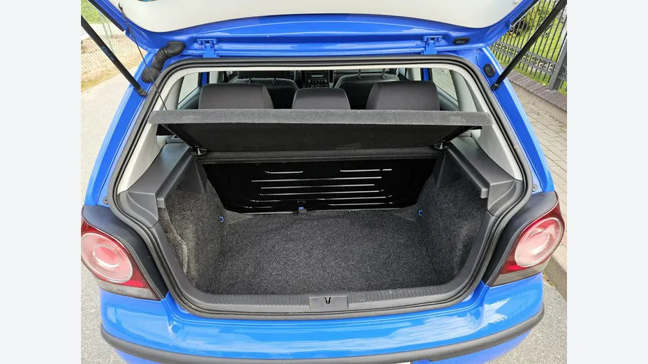 VOLKSWAGEN Polo -