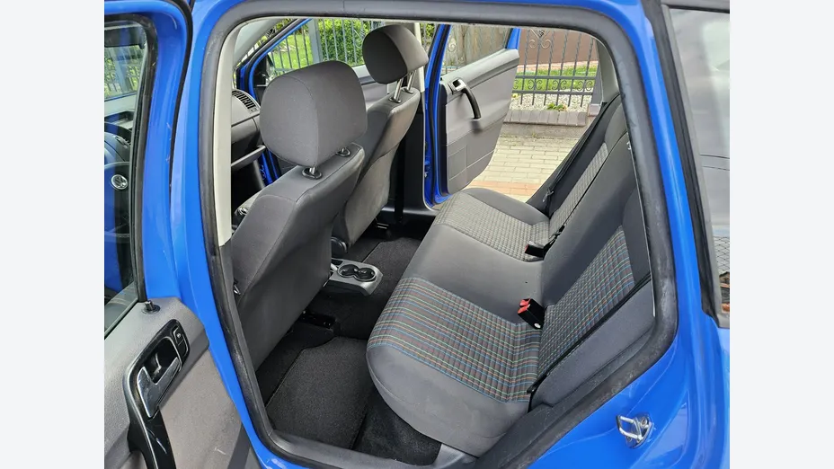 VOLKSWAGEN Polo -