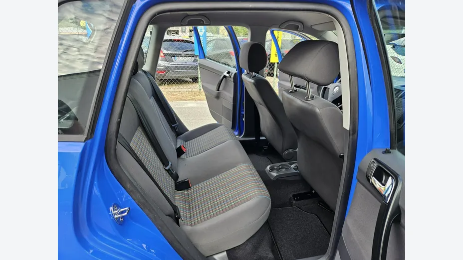 VOLKSWAGEN Polo -