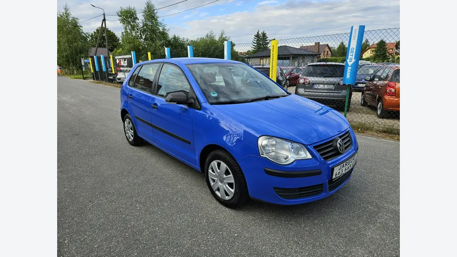VOLKSWAGEN Polo -