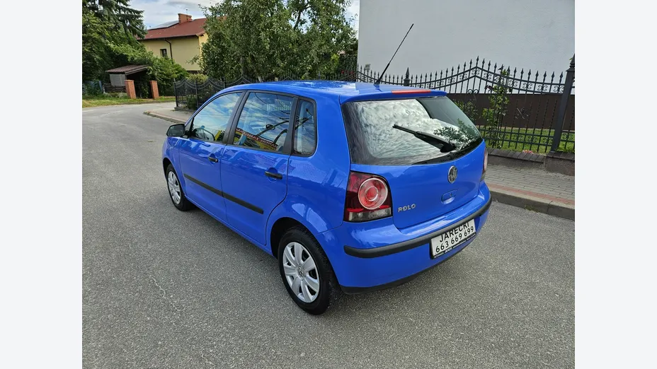VOLKSWAGEN Polo -