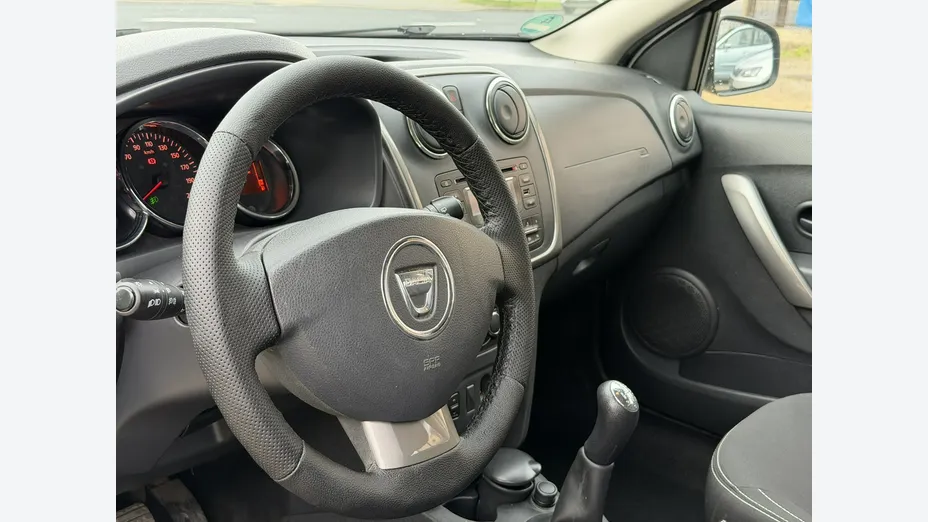 DACIA Logan -