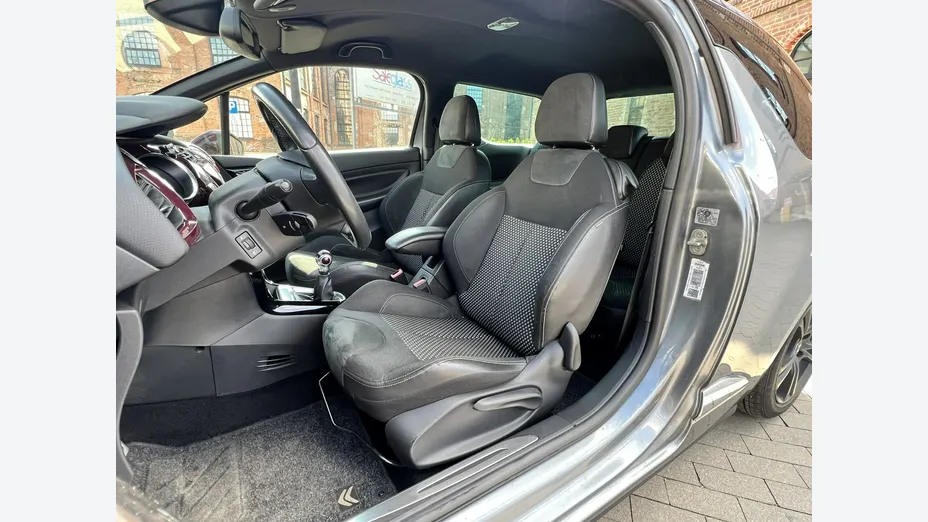 CITROEN DS3 -