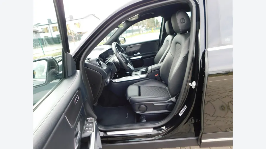 MERCEDES-BENZ GLB -