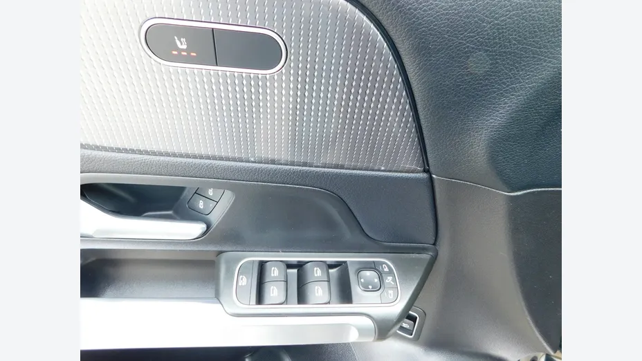 MERCEDES-BENZ GLB -