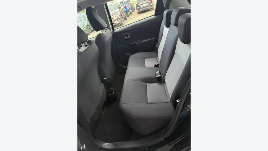 TOYOTA Yaris -