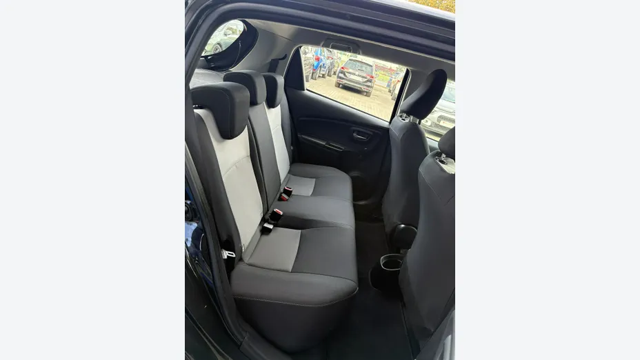 TOYOTA Yaris -