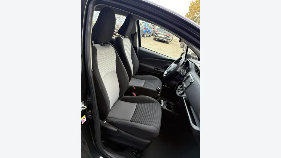 TOYOTA Yaris -
