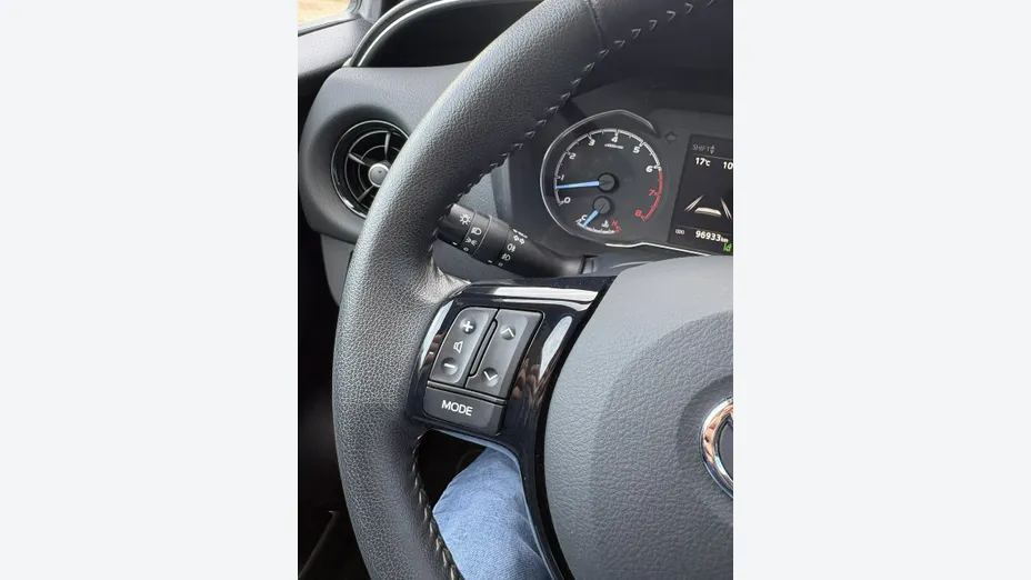 TOYOTA Yaris -