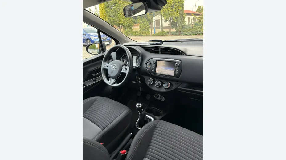 TOYOTA Yaris -