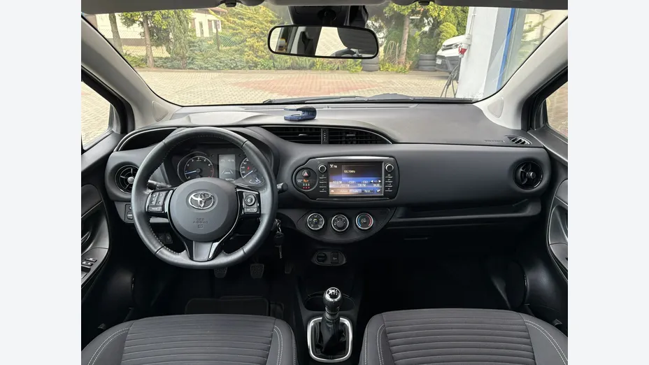 TOYOTA Yaris -